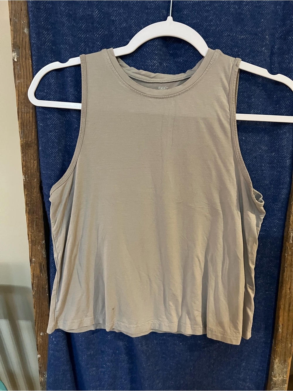 Women’s Sleeveless Crew Neck Tank Top in Taupe